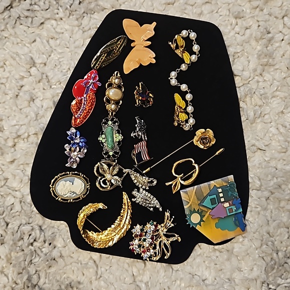 Brooch and pin bundle, 19 items - Picture 2 of 2